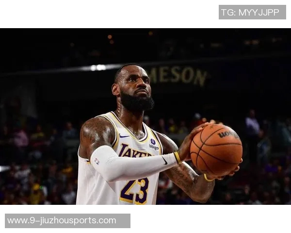 詹姆斯专注提升接球投篮能力预计无球打法将迎来生涯新高峰 詹姆斯专注提升接球投篮能力预计无球打法将迎来生涯新高峰