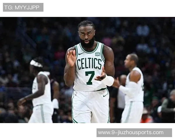 杰伦布朗:全力以赴展现自我同时激励身边队友共同进步 杰伦布朗:全力以赴展现自我同时激励身边队友共同进步