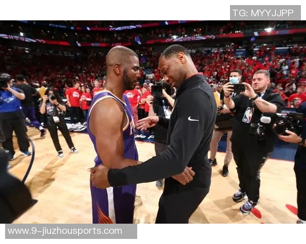 船记:保罗在更衣室中给予布朗米勒建议令人感到欣慰与期待 船记:保罗在更衣室中给予布朗米勒建议令人感到欣慰与期待