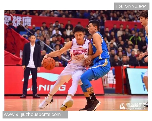 亚当斯解析双塔阵容策略强调防守节奏与进攻对位优势的重要性 亚当斯解析双塔阵容策略强调防守节奏与进攻对位优势的重要性