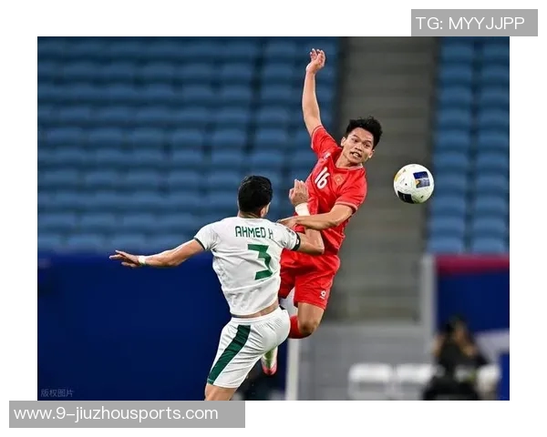 U23国足昨晚恢复训练与散步调整状态今日进行场地适应训练以备战赛事